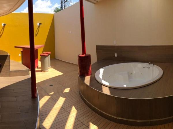 Motel Tatami : photo 4 de la chambre suite lit queen-size avec baignoire spa