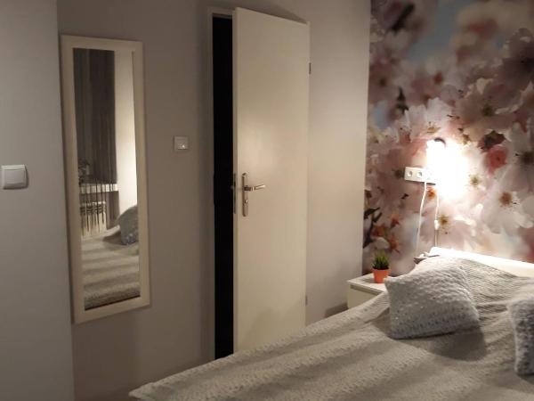 Stacja Centrum : photo 1 de la chambre chambre double confort avec salle de bains privative