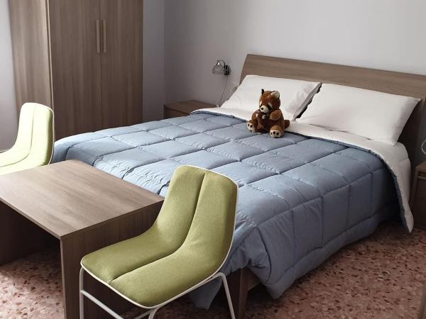 B&B La Dimora dei Professori : photo 2 de la chambre chambre double