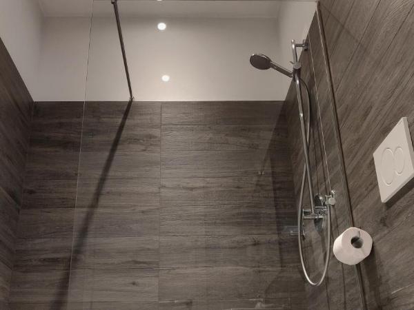 B&B Valverde : photo 5 de la chambre chambre double standard avec salle de bains privative