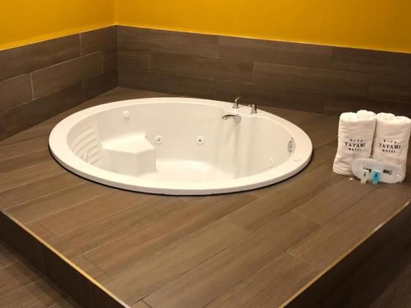 Motel Tatami : photo 5 de la chambre suite lit king-size avec baignoire spa