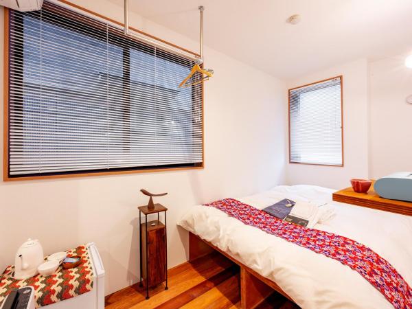 plat hostel keikyu asakusa karin : photo 1 de la chambre chambre double deluxe avec douche et toilettes