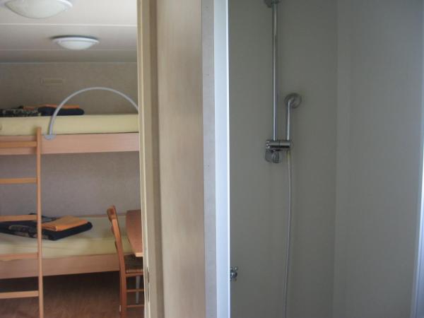 HI Hostel Pula : photo 10 de la chambre chambre lits jumeaux