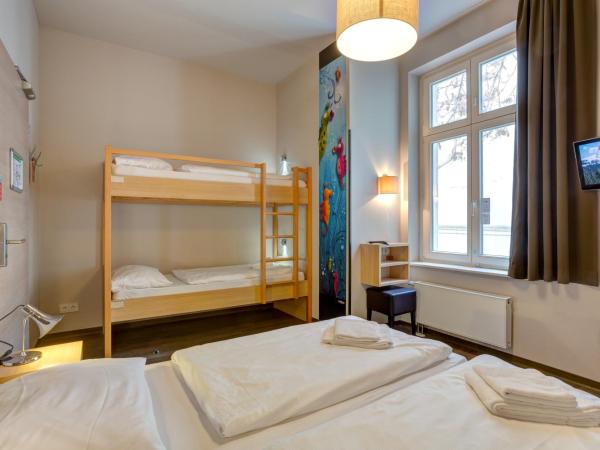 MEININGER Hotel Berlin Mitte : photo 3 de la chambre chambre familiale