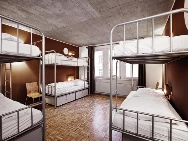 Five Elements Hostel Frankfurt : photo 8 de la chambre lit simple dans dortoir mixte (4 adultes) 