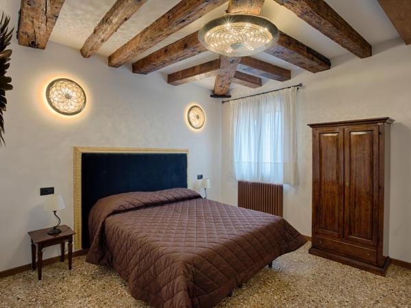 Hotel Guerrato : photo 5 de la chambre chambre double standard avec salle de bains commune
