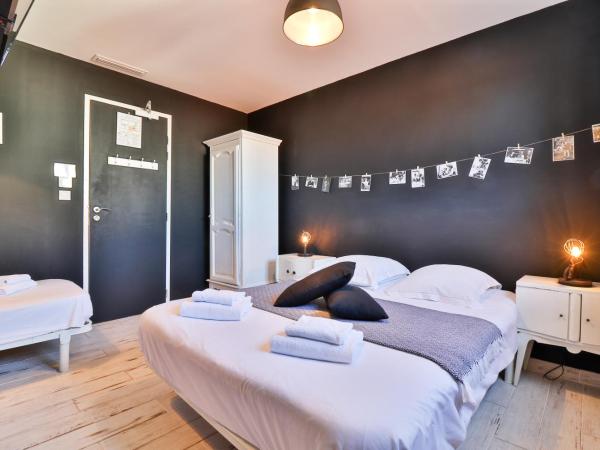 Hôtel La Bastide : photo 9 de la chambre chambre triple