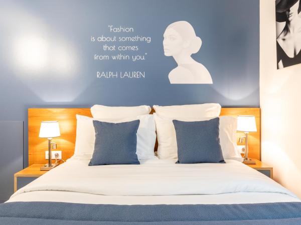 Villa Eiffel Mademoiselle : photo 6 de la chambre chambre double supérieure avec terrasse