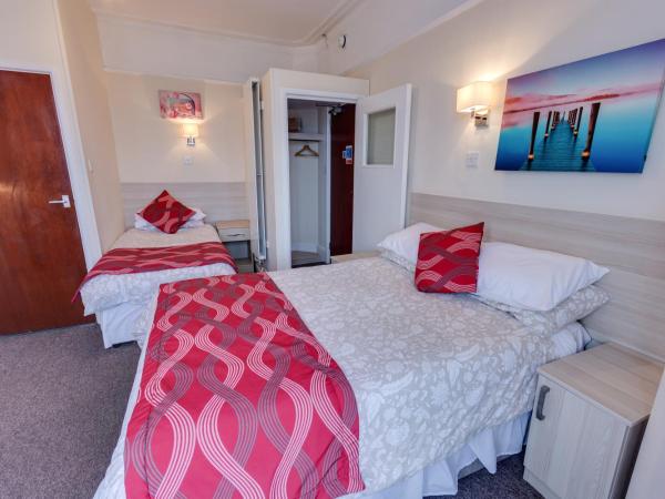 The Sportsview Guest House : photo 4 de la chambre chambre familiale pour 3 personnes