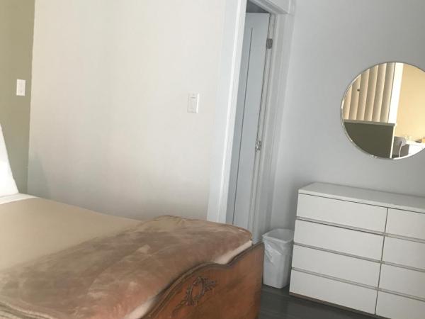 Auberge St-Louis : photo 3 de la chambre chambre lit queen-size de luxe avec lit d'appoint