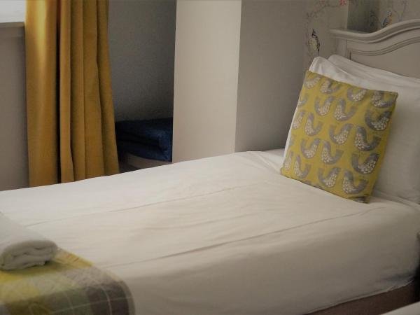 The Waterfront Townhouse Accommodation : photo 2 de la chambre chambre familiale