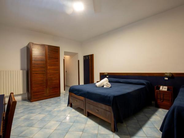 Hotel Il Faro : photo 2 de la chambre chambre quadruple classique