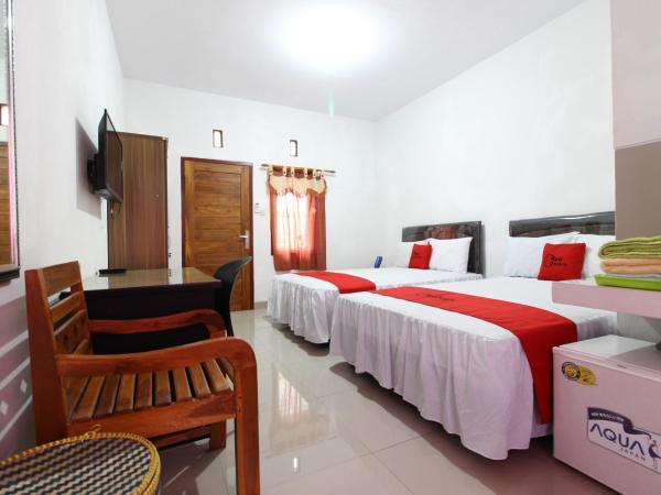 RedDoorz Syariah at Kebun Raya Yogyakarta : photo 1 de la chambre chambre familiale