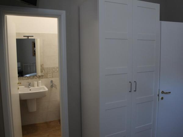 Casa Aydée : photo 7 de la chambre chambre double avec salle de bains privative