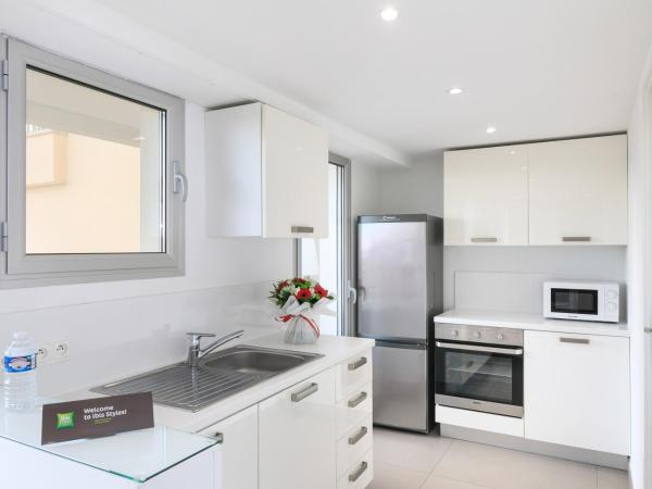 Ibis Styles Menton Centre : photo 2 de la chambre appartement avec terrasse