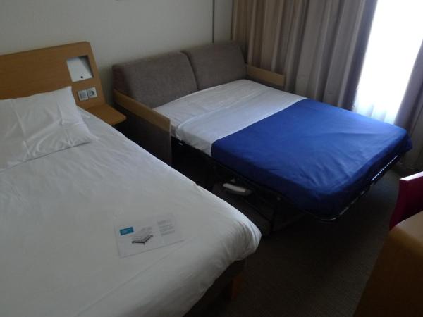 Novotel Narbonne Sud A9/A61 : photo 6 de la chambre chambre standard avec lit double et 1 canap-lit 