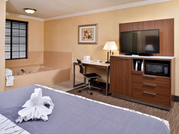 Best Western Hollywood Plaza Inn Hotel - Hollywood Walk of Fame LA : photo 9 de la chambre chambre lit king-size avec baignoire spa - non-fumeurs