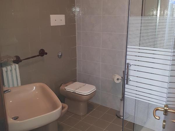 La Costa : photo 1 de la chambre chambre triple avec salle de bains privative séparée