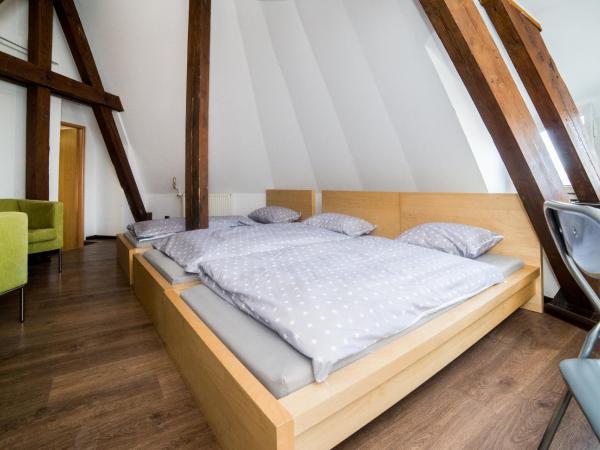 Max Berg Hostel : photo 4 de la chambre chambre quadruple avec salle de bains privative