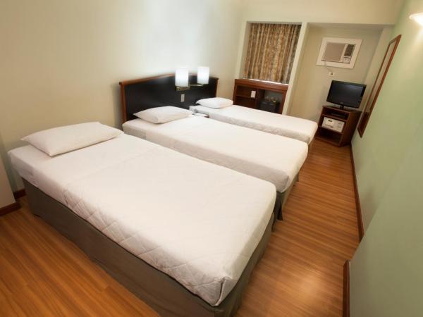 Hotel Moncloa : photo 2 de la chambre chambre triple