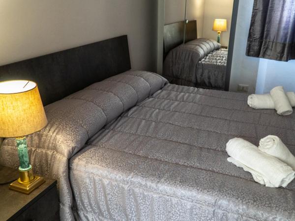 Residence Le Cure : photo 6 de la chambre appartement avec salle de bains commune et terrasse