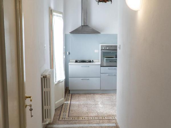 Residence Le Cure : photo 7 de la chambre appartement avec salle de bains commune et terrasse