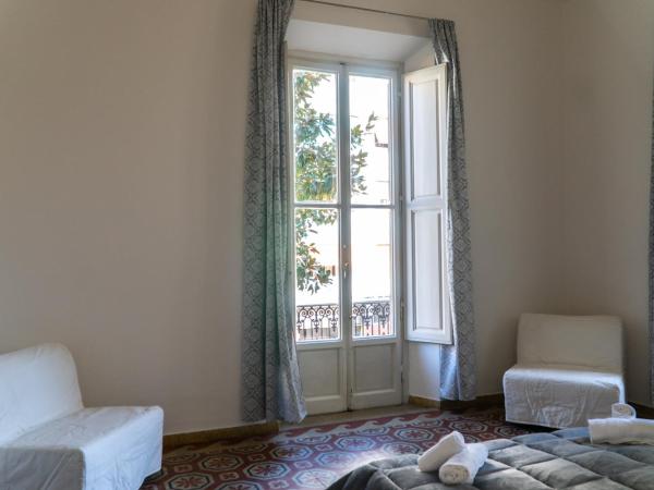 Residence Le Cure : photo 1 de la chambre chambre quadruple avec salle de bains commune et balcon