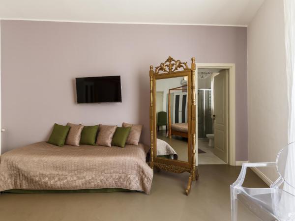 BB 22 Charming Rooms & Apartments : photo 3 de la chambre chambre triple supérieure