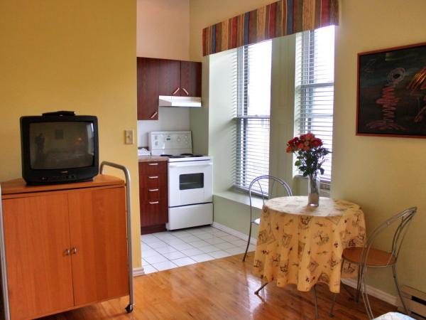 Hotel Abri du Voyageur : photo 4 de la chambre studio (2 adultes + 2 enfants)