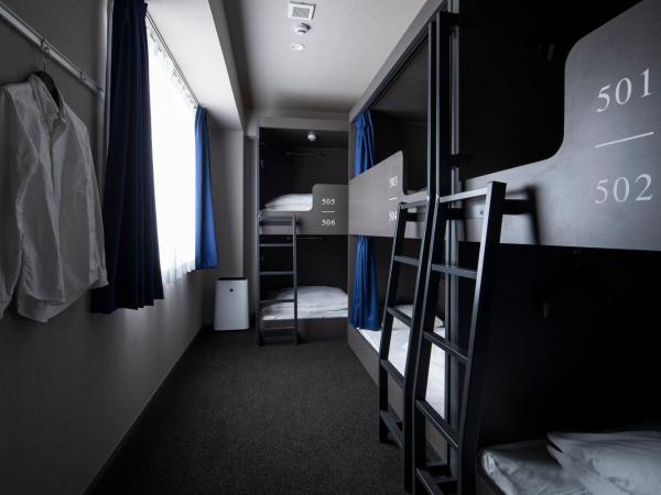 IMANO OSAKA SHINSAIBASHI HOSTEL : photo 2 de la chambre chambre familiale avec salle de bains commune