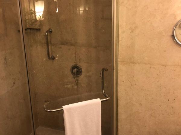 The Lalit Ashok : photo 2 de la chambre chambre lits jumeaux - vue sur piscine