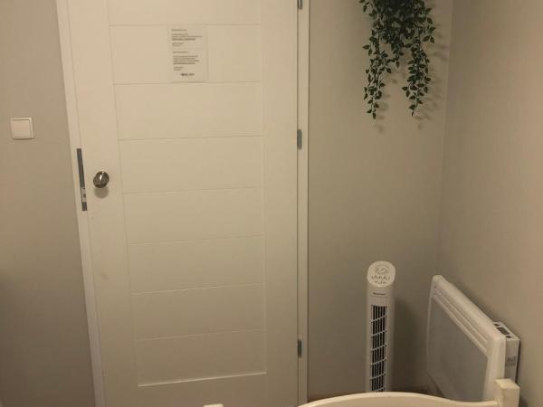 SPOKO Hostel : photo 4 de la chambre petite chambre simple sans fenêtre