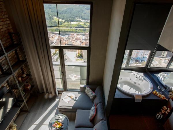 Cityloft 161 : photo 2 de la chambre suite loft avec jacuzzi