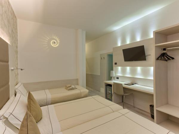 Agape Hotel AA Hotels : photo 1 de la chambre chambre triple