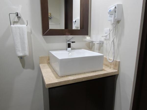 Las Flores Beach Resort : photo 4 de la chambre suite supérieure - vue sur mer