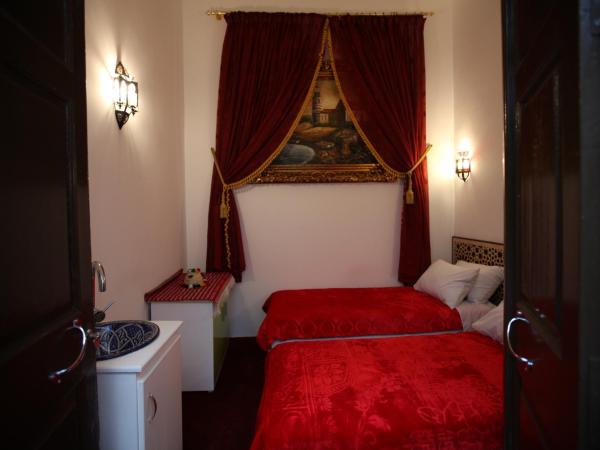Dar Essaki 1886 : photo 2 de la chambre chambre double ou lits jumeaux avec salle de bains commune