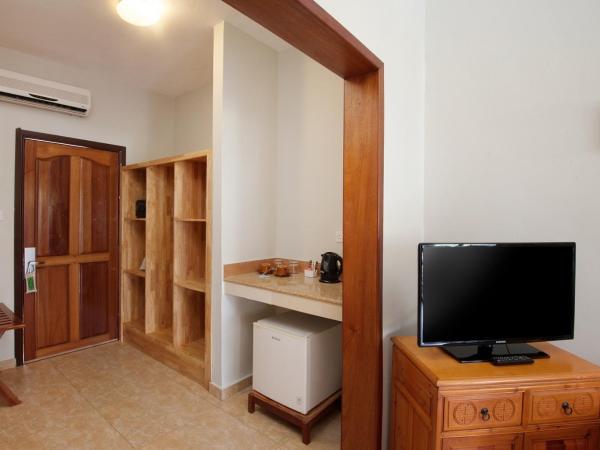 Le Palmiste Resort & Spa : photo 10 de la chambre chambre standard - vue sur piscine ou jardin