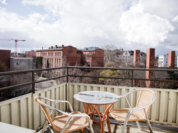 Les Nations : photo 1 de la chambre chambre double confort avec balcon