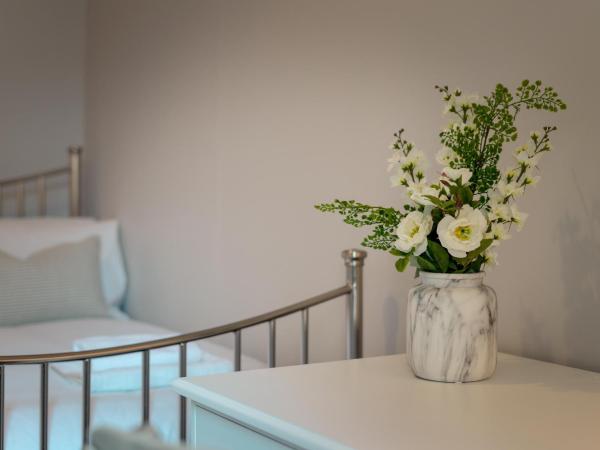 Anabelle's Guest House : photo 3 de la chambre chambre simple avec salle de bains privative