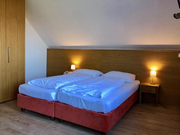 Hotel Schöne Aussicht : photo 4 de la chambre chambre familiale avec chambre séparée