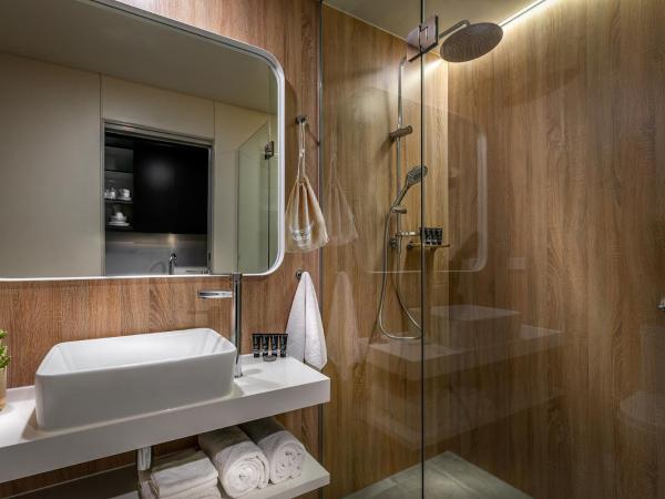 Veriu Green Square : photo 6 de la chambre hébergement lit queen-size confortable