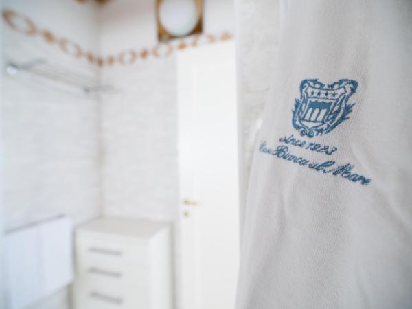 Casa Bianca Al Mare : photo 3 de la chambre chambre double ou lits jumeaux supérieure - vue sur jardin