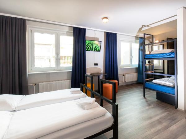 a&o Berlin Hauptbahnhof : photo 5 de la chambre chambre familiale (2 adultes et 2 enfants)