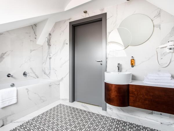 Jakubowy Hotel : photo 3 de la chambre suite