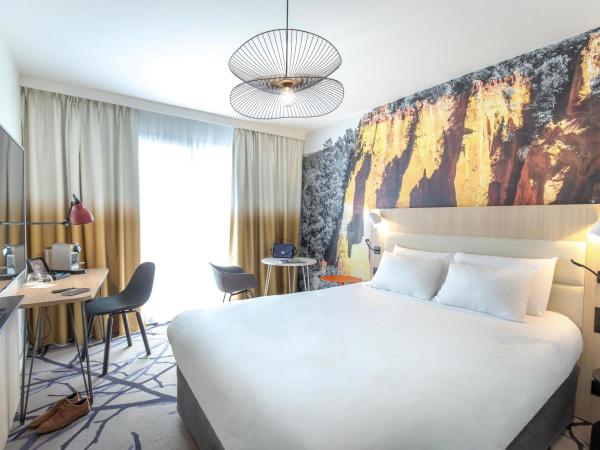 Mercure Cavaillon : photo 1 de la chambre chambre privilège avec lit double et balcon