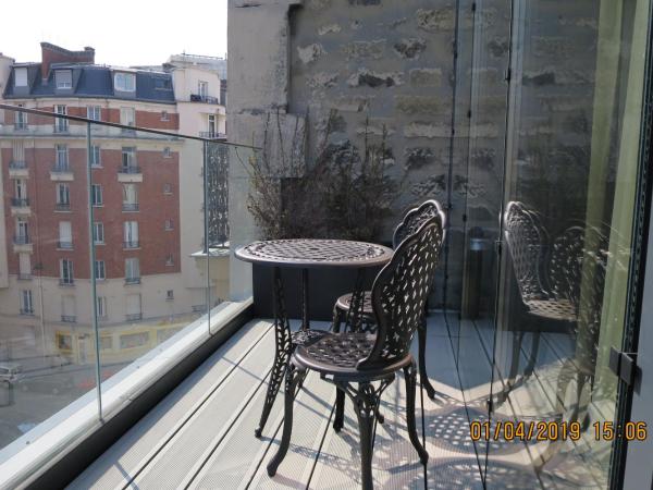 Villa Eiffel Mademoiselle : photo 8 de la chambre chambre double supérieure avec terrasse