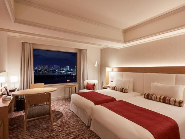 Grand Nikko Tokyo Daiba : photo 3 de la chambre chambre lits jumeaux supérieure côté rainbow bridge - vue sur baie - non-fumeurs