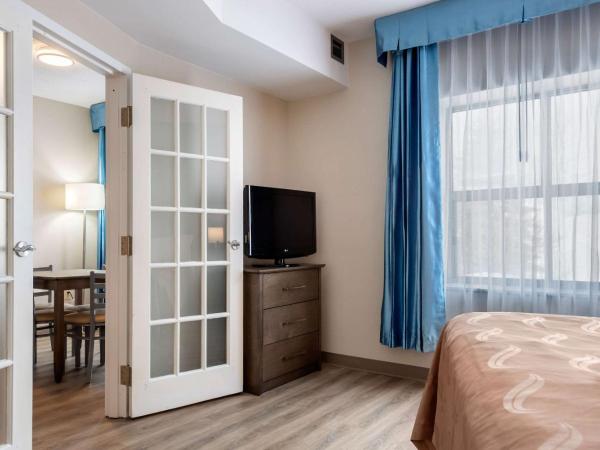 Quality Suites : photo 2 de la chambre suite lit king-size avec canapé-lit - non-fumeurs