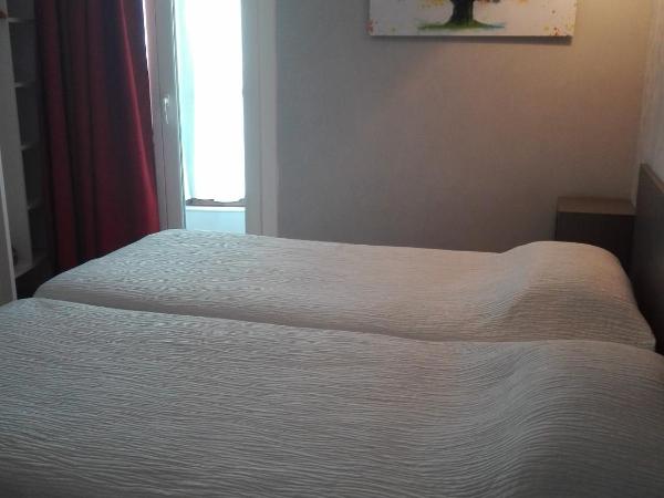 Beaune Hôtel : photo 4 de la chambre chambre lits jumeaux