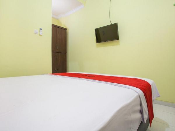 RedDoorz near Petra University 2 : photo 4 de la chambre chambre double